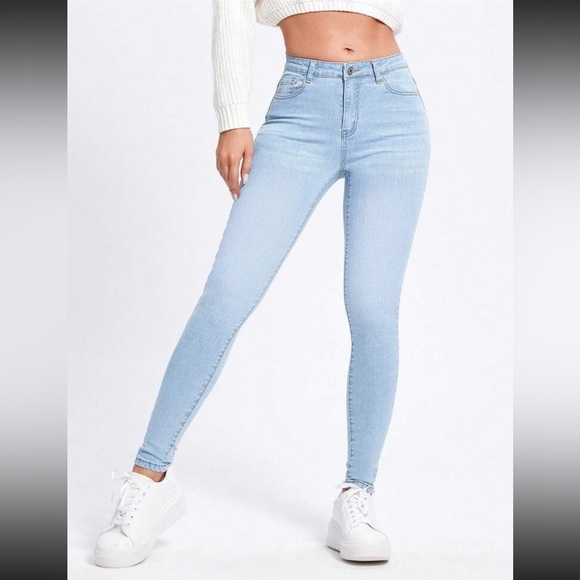 NWOT SHEIN Essnce Slim Fit Denim Pants Light Blue Women's Jeans Size 4 Small - Picture 1 of 7